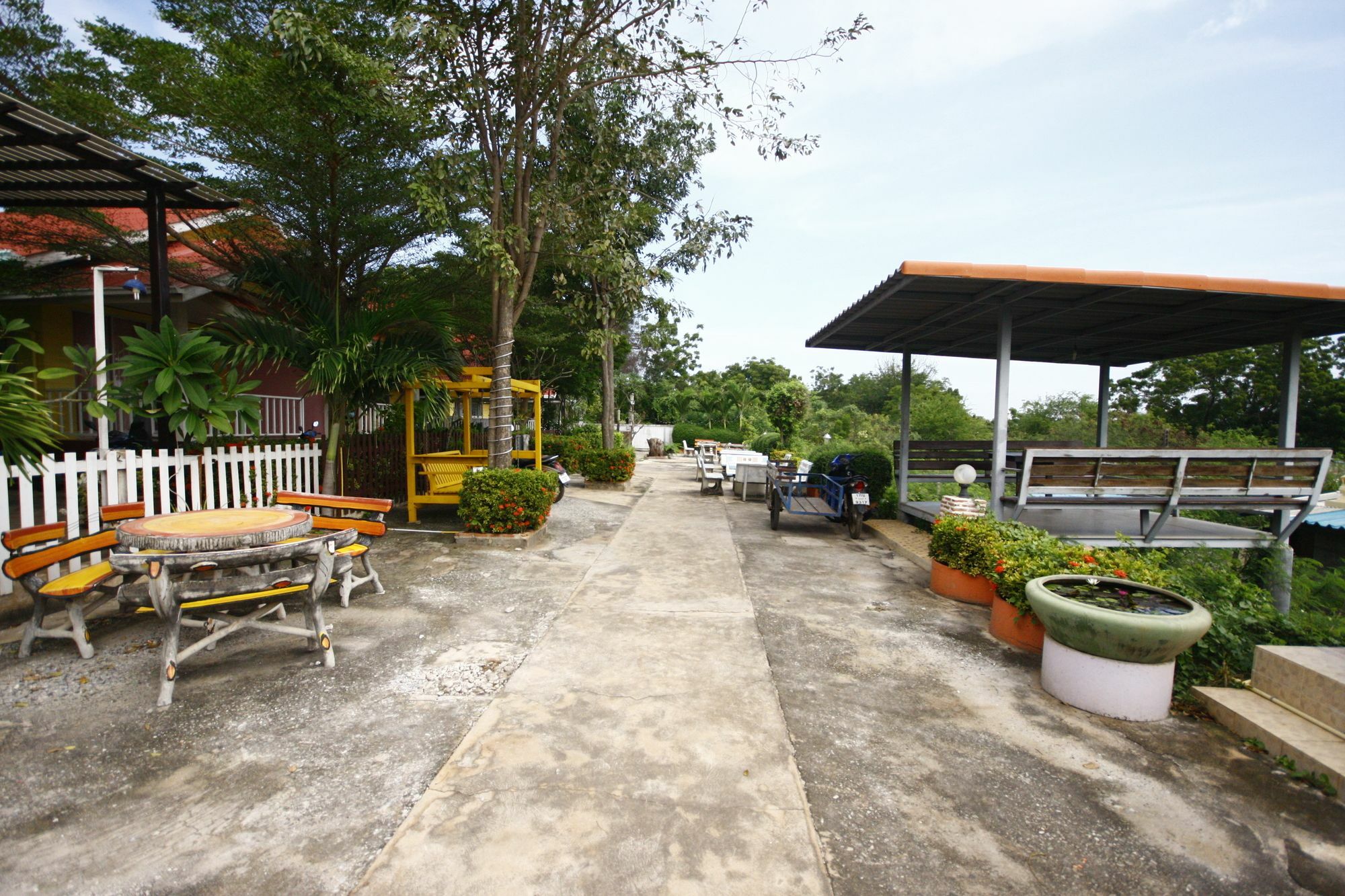 Insook Ko Larn Resort Dış mekan fotoğraf